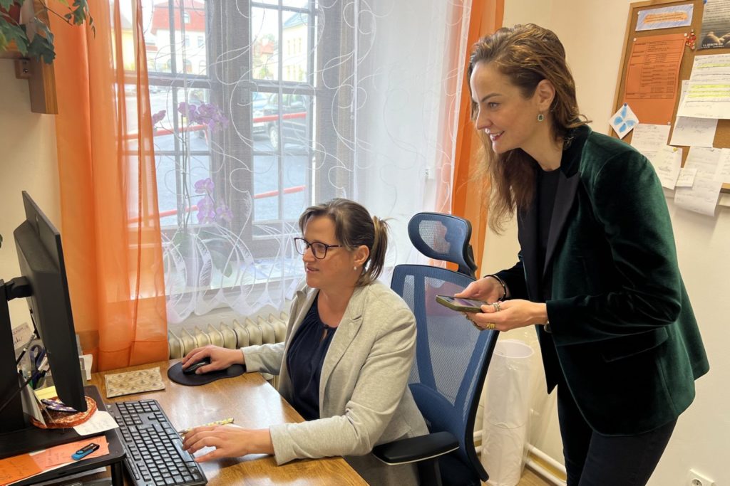 Sestry v hospici díky umělé inteligenci tráví čas u pacientů místo u papírů